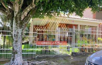 Imagem: A casa possui 4 Dormitórios, 2 Banheiros, 1 Vaga na garagem