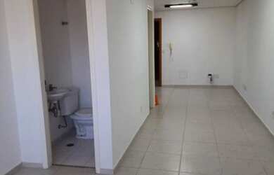 Imagem: O depósito possui 1 Vaga na garagem, 32m² de Área e está