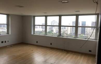 Imagem: O depósito possui 2 Vagas na garagem, 210m² de Área e está