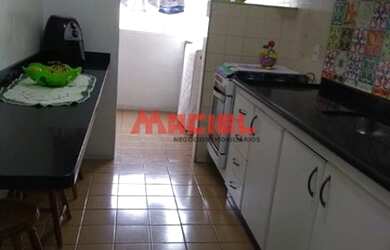 Imagem: O apartamento possui 3 Dormitórios, 1 Banheiro, 1 Vaga na garagem