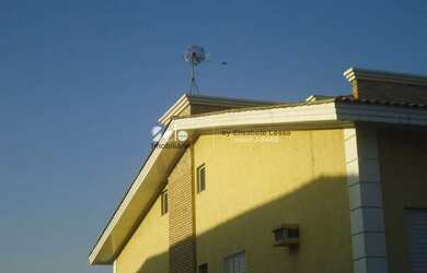 Imagem: A casa possui 3 Dormitórios, 4 Banheiros, 1 Vaga na garagem