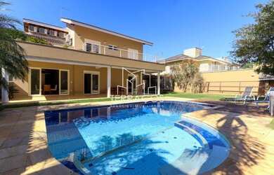 Imagem: A casa em condomínio possui 4 Dormitórios, 5 Banheiros, 5