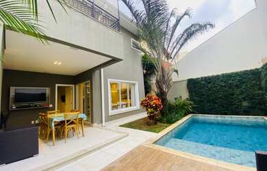 Imagem: A casa em condomínio possui 3 Dormitórios, 4 Banheiros, 2