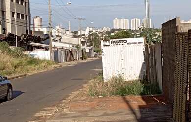 Imagem: O terreno possui 420m² de Área e está localizado em Jardim