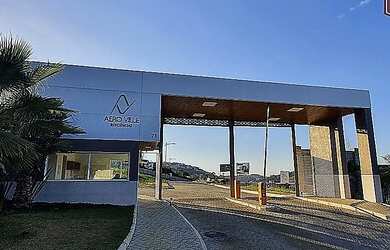 Imagem: O terreno à venda possui e está localizado em Aeroporto