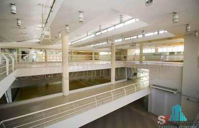 Imagem: O depósito possui 5 Vagas na garagem, 1.664m² de Área e