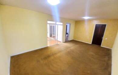 Imagem: A casa possui 5 Dormitórios, 4 Banheiros, 3 Vagas na garagem