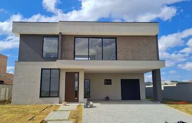 Imagem: A casa em condomínio à venda possui 4 Dormitórios, 5 Banheiros