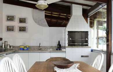 Imagem: A casa à venda possui 3 Dormitórios, 4 Banheiros, 3 Vagas