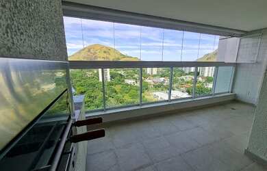 Imagem: O apartamento possui 3 Dormitórios, 1 Banheiro, 2 Vagas na