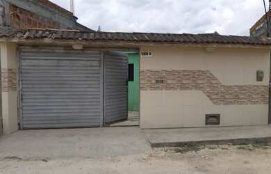 Imagem: A casa possui 2 Dormitórios, 1 Banheiro, 1 Vaga na garagem