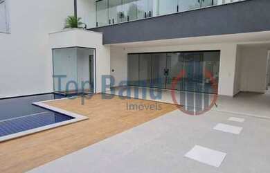 Imagem: A casa em condomínio possui 3 Dormitórios, 1 Banheiro, 2 Vagas