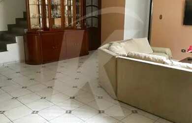 Imagem: A casa possui 4 Dormitórios, 3 Banheiros, 3 Vagas na garagem