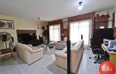 Imagem: A casa possui 2 Dormitórios, 1 Banheiro, 2 Vagas na garagem