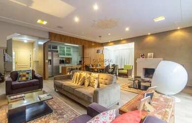 Imagem: A casa possui 3 Dormitórios, 3 Banheiros, 3 Vagas na garagem