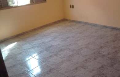 Imagem: A casa possui 2 Dormitórios, 2 Banheiros, 2 Vagas na garagem