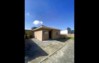 Imagem: A casa possui 2 Dormitórios, 1 Banheiro, 1 Vaga na garagem