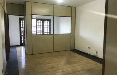 Imagem: O depósito possui 5 Vagas na garagem, 40m² de Área e está