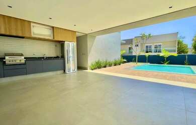 Imagem: A casa em condomínio possui 5 Dormitórios, 5 Banheiros, 5