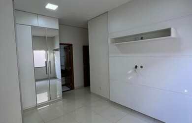 Imagem: A casa em condomínio possui 3 Dormitórios, 3 Banheiros, 2