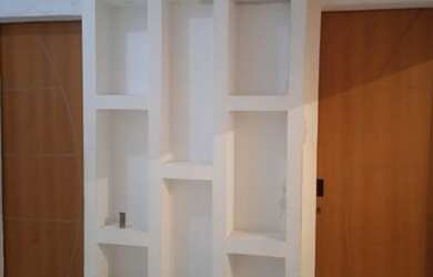 Imagem: A casa possui 2 Dormitórios e 1 Banheiro e está localizado