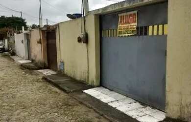 Imagem: A casa possui 2 Dormitórios, 2 Banheiros, 1 Vaga na garagem