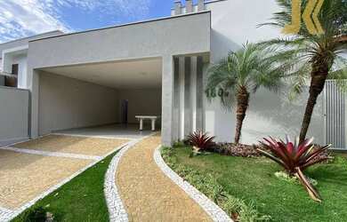 Imagem: A casa em condomínio possui 3 Dormitórios, 3 Banheiros, 4