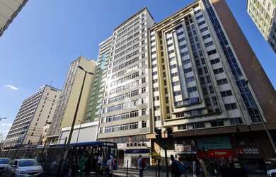 Imagem: O apartamento possui 3 Dormitórios, 1 Banheiro, 1 Vaga na garagem