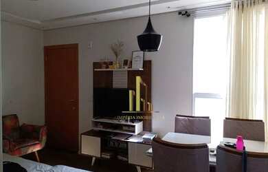 Imagem: O apartamento possui 2 Dormitórios, 1 Banheiro, 1 Vaga na garagem