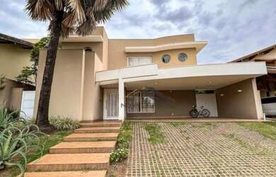 Imagem: A casa em condomínio possui 4 Dormitórios, 4 Banheiros, 5