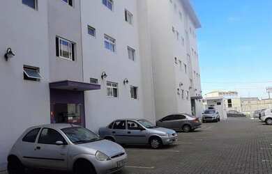 Imagem: O apartamento possui 1 Dormitório, 1 Banheiro, 1 Vaga na garagem