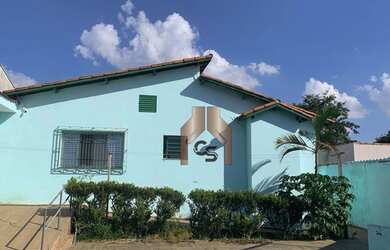 Imagem: A casa possui 3 Dormitórios, 5 Banheiros, 4 Vagas na garagem