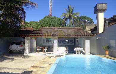 Imagem: A casa possui 3 Dormitórios, 3 Banheiros, 3 Vagas na garagem