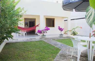 Imagem: A casa possui 5 Dormitórios, 5 Banheiros, 360m² de Área e