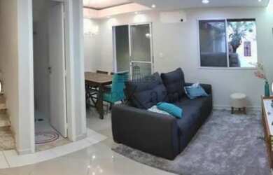 Imagem: A casa possui 3 Dormitórios, 3 Banheiros, 2 Vagas na garagem