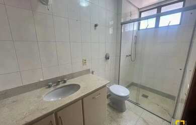 Imagem 13: Apartamento a Venda de 2 dormitórios 1 Suíte Andar Alto - Bairro Centro...