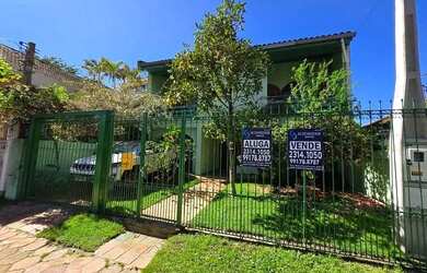 Imagem: A casa possui 3 Dormitórios, 5 Banheiros, 3 Vagas na garagem