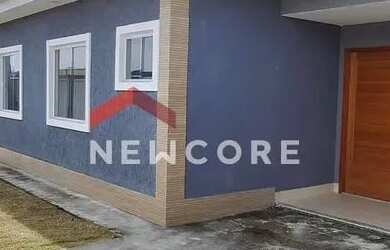 Imagem: A casa à venda possui 2 Dormitórios, 2 Banheiros, 1 Vaga na