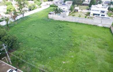Imagem: O terreno à venda possui 810m² de Área e está localizado