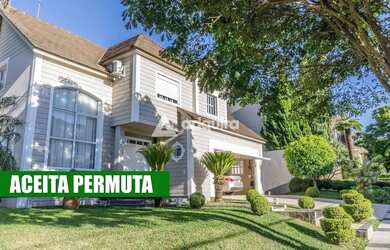 Imagem: A casa em condomínio possui 3 Dormitórios, 5 Banheiros, 340m²