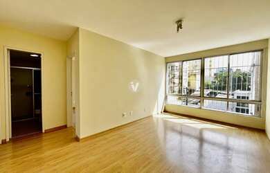 Imagem: O apartamento possui 2 Dormitórios, 1 Banheiro, 1 Vaga na garagem