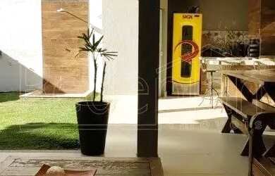 Imagem: A casa possui 4 Dormitórios, 3 Banheiros, 4 Vagas na garagem