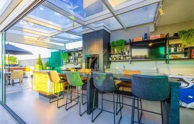 Imagem: O apartamento na cobertura possui 3 Dormitórios, 5 Banheiros