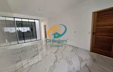 Imagem: A casa possui 3 Dormitórios, 2 Banheiros, 1 Vaga na garagem