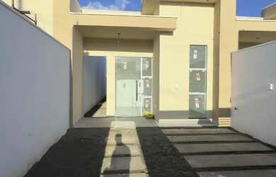 Imagem: A casa possui 2 Dormitórios, 2 Banheiros, 1 Vaga na garagem