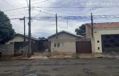Imagem: A casa possui 2 Dormitórios, 1 Banheiro, 126m² de Área e