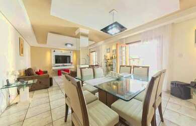 Imagem: A casa possui 3 Dormitórios, 3 Banheiros, 2 Vagas na garagem