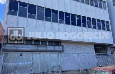 Imagem: O depósito possui 5 Vagas na garagem, 1.720m² de Área e