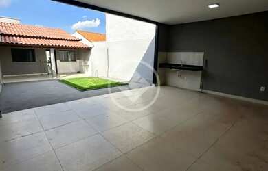 Imagem: A casa à venda possui 2 Dormitórios, 1 Banheiro, 1 Vaga na