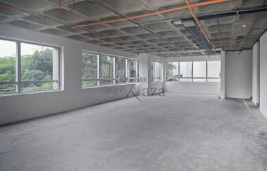 Imagem: O depósito possui 3 Vagas na garagem e 116m² de Área e está